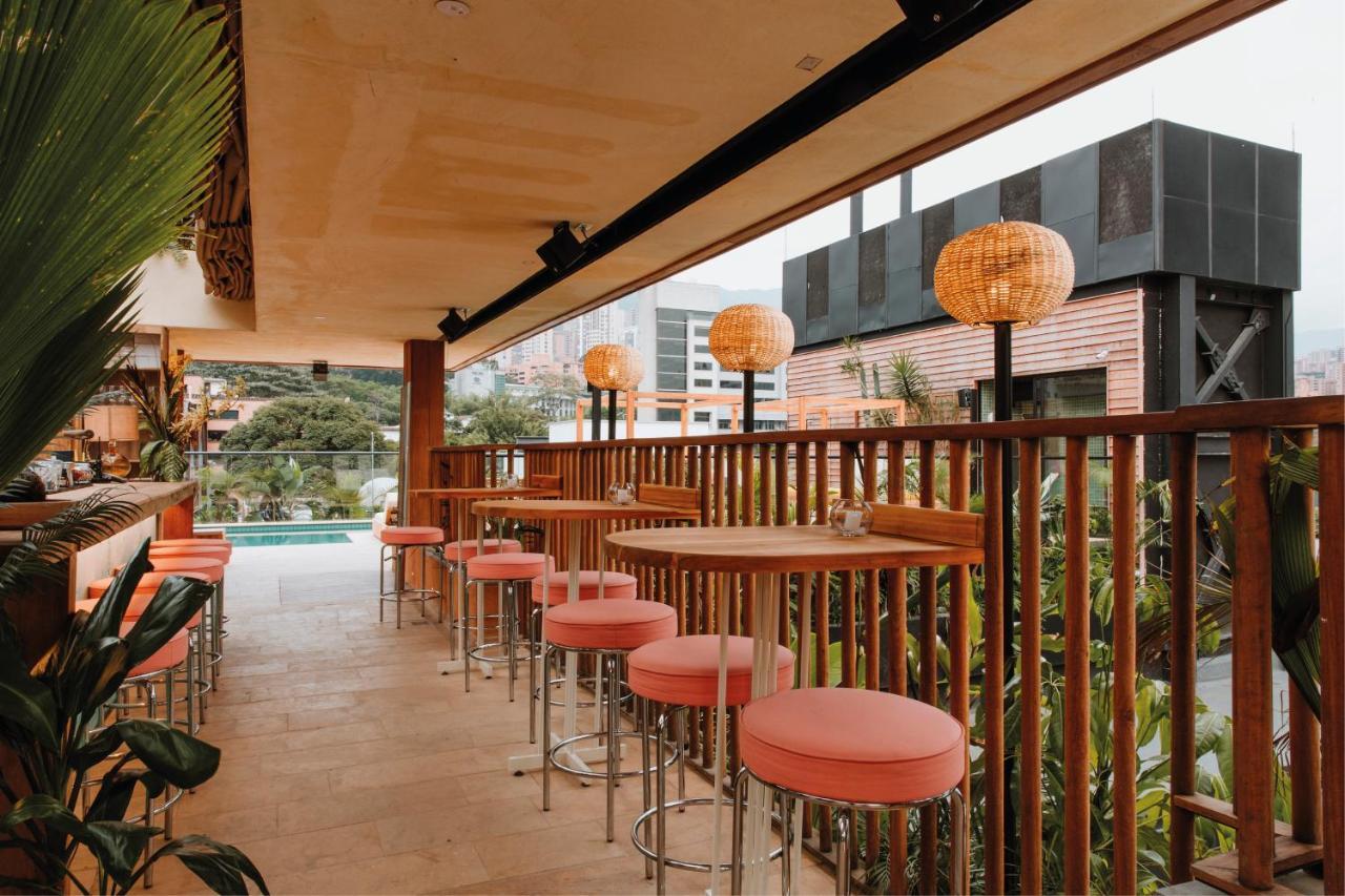 The Click Clack Hotel Medellín Exterior foto The bar at the top of the hotel