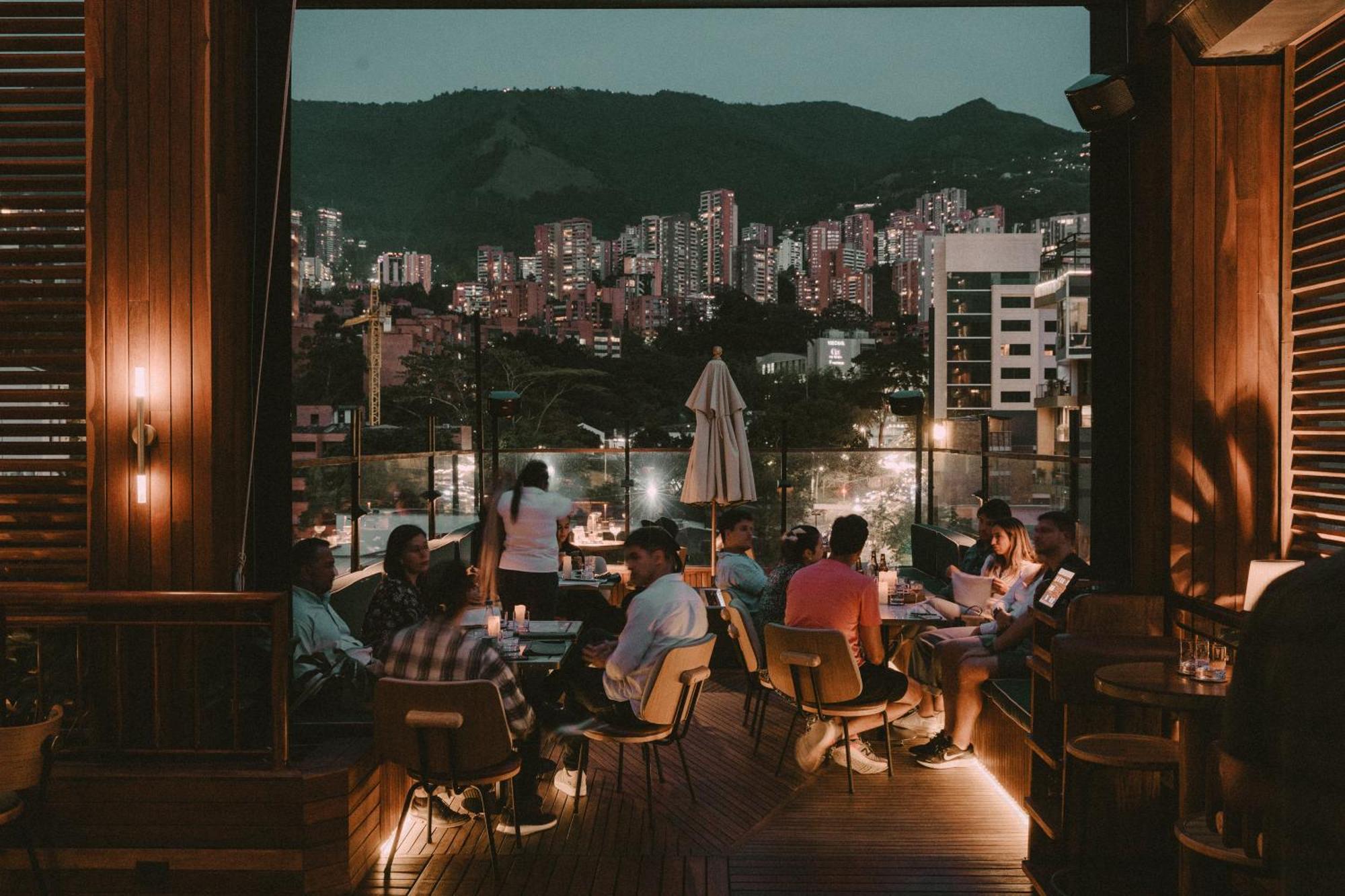 The Click Clack Hotel Medellín Exterior foto View from the rooftop bar