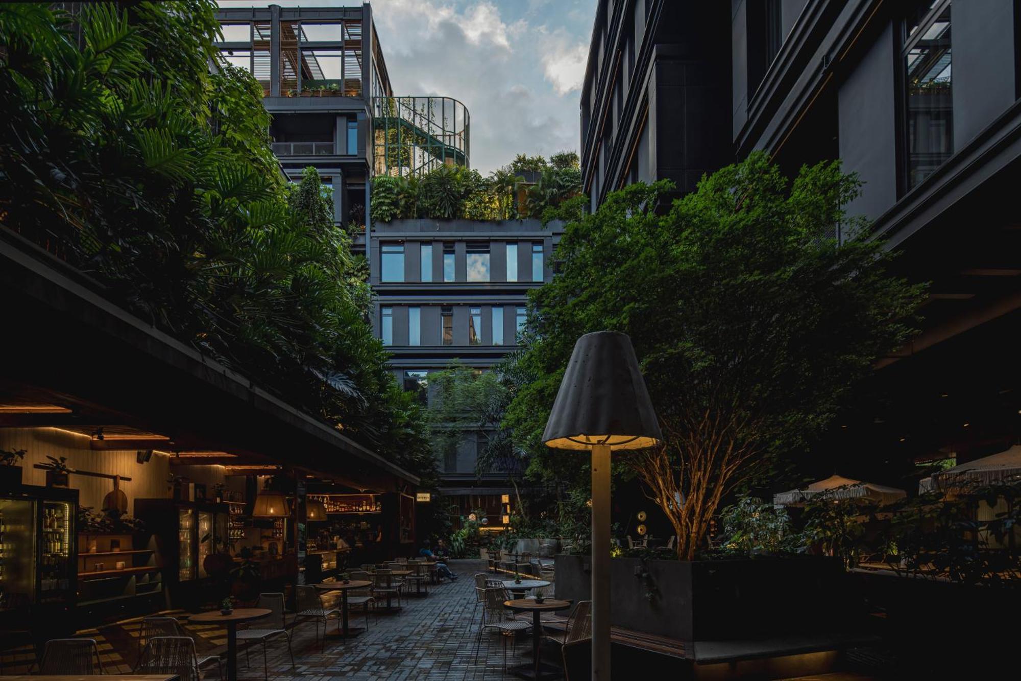 The Click Clack Hotel Medellín Exterior foto The courtyard of the hotel