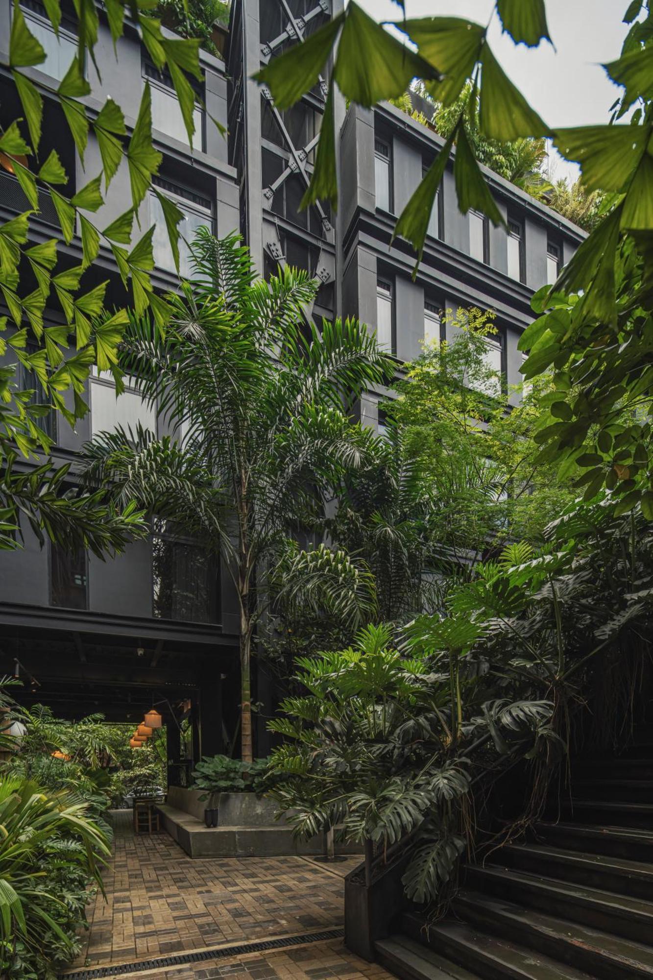 The Click Clack Hotel Medellín Exterior foto The interior courtyard of the building